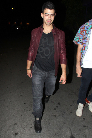 Joe+Jonas+Joe+Jonas+PINZ+Bowling+Center+Studio+P-ZBHJZxXSql