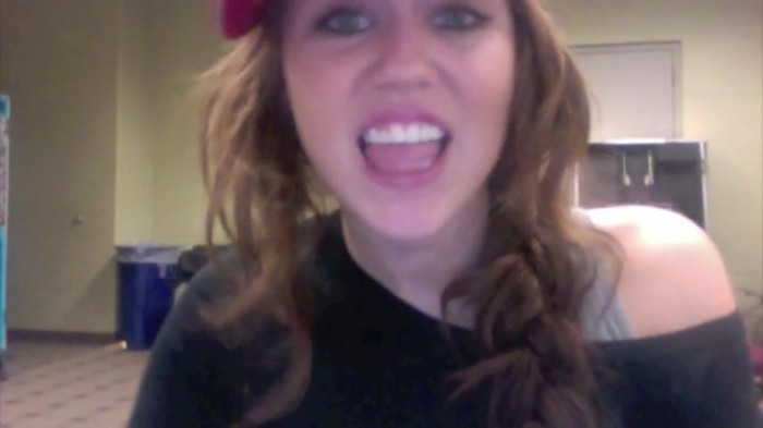 Miley Says Goodbye to Twitter 307 - Miley says Goodbye to Twitter 2009 - Captures 1