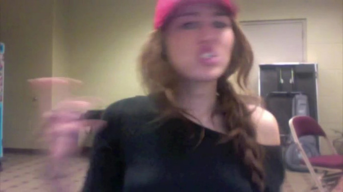 Miley Says Goodbye to Twitter 391 - Miley says Goodbye to Twitter 2009 - Captures 1