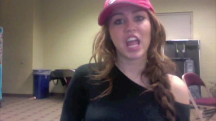 Miley Says Goodbye to Twitter 419 - Miley says Goodbye to Twitter 2009 - Captures 1