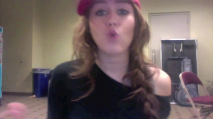 Miley Says Goodbye to Twitter 429 - Miley says Goodbye to Twitter 2009 - Captures 1