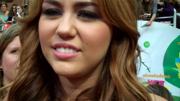 Miley Cyrus at the 2011 Kids\' Choice Awards 329 - Miley Cyrus at the 2011 Kids Choice Awards - Captures 1