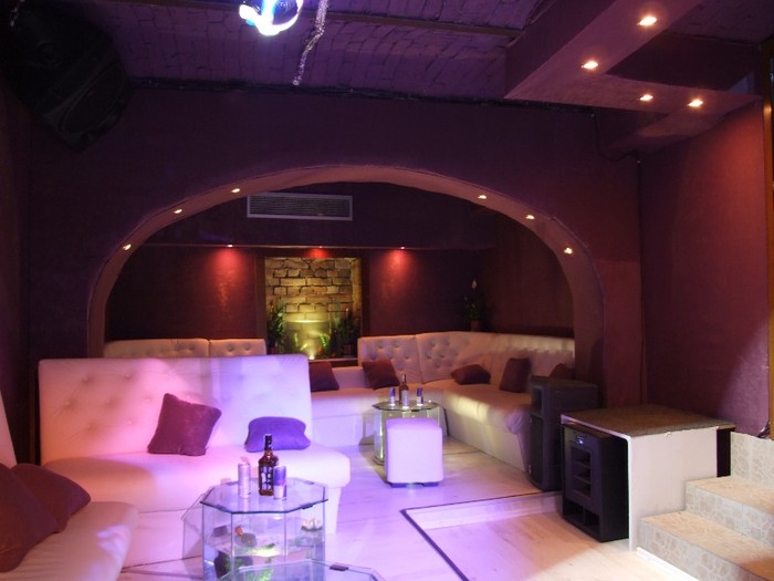 club- - club  si bar