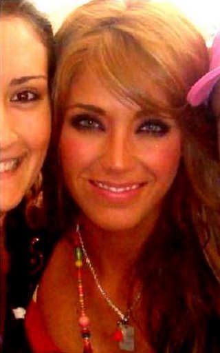 111563801 - Anahi 2