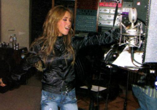 116676145fz9 - Anahi 3