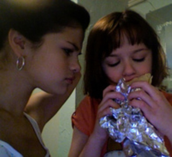 EFNBPYRINKVQWOQKAPA - POZE SUPER SUPER RARE SELENA GOMEZ