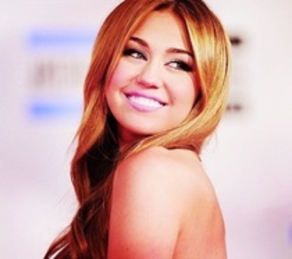 [ Miley deschide ....]