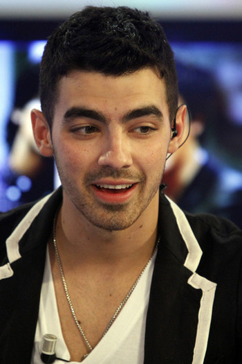 Joe+Jonas+Joe+Jonas+Visits+El+Hormiguero+Madrid+2HSHXhQynl_l