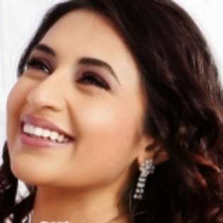 9937414964bc6ee95194b4 - divyanka tripathi