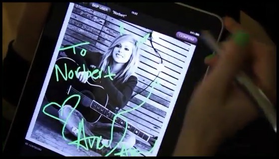 bscap0272 - Avril signing autograph on an ipad