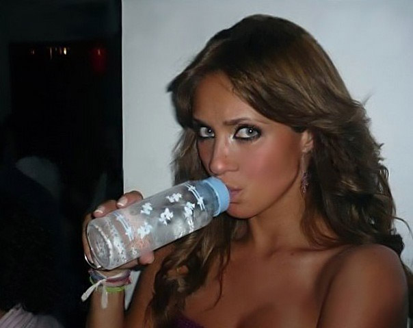 - (292) - 00Anahi una diva