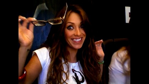 - (206) - 00Anahi una diva