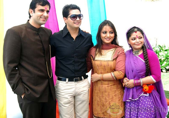 manu-malik-karan-mehra-nidhi-uttam-and-divya-6524[1] - Naitik-Karan Mehra