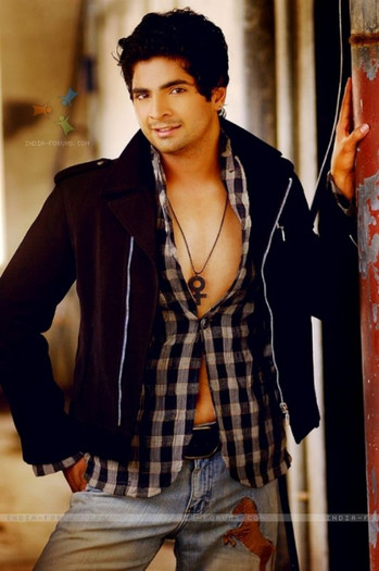 Karan Mehra_naitik3[1]