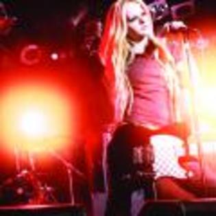 avrillavigne_bestdamnthing_albumphoto9 - toate pozele p ekre le am