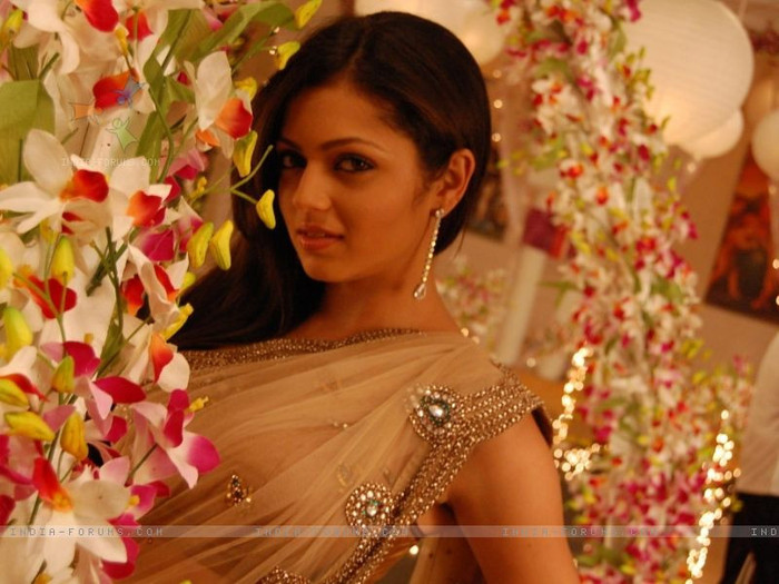 101628-drashti-dhami-as-geet[1]