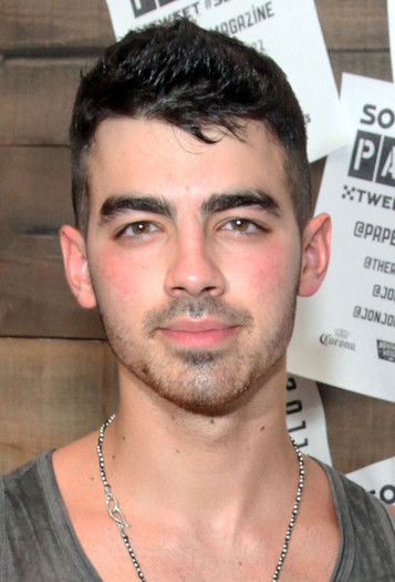 Joe+Jonas+2011+Sounds+Like+PAPER+Concert+JP-1Sk36ovkl