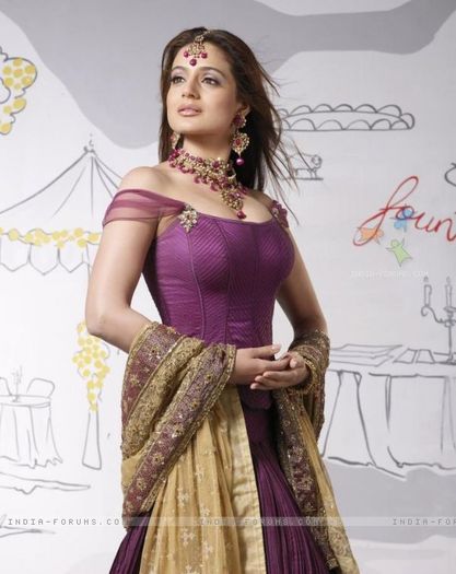 21876-amisha-patel