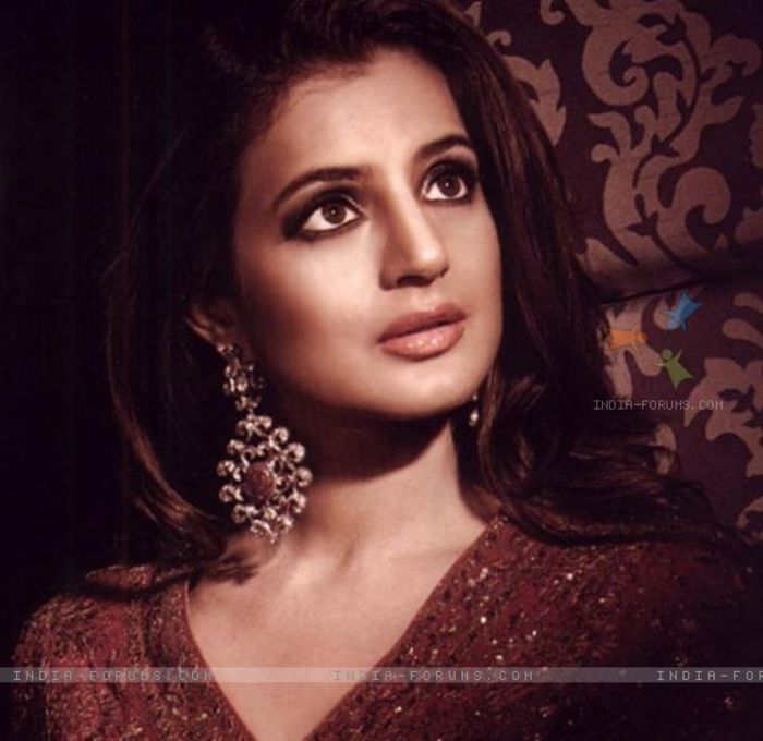 21878-amisha-patel