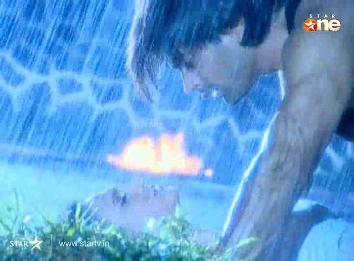 VkBY5 - DILL MILL GAYYE KaSh As ArSh Panchgani Rain Scene Caps I