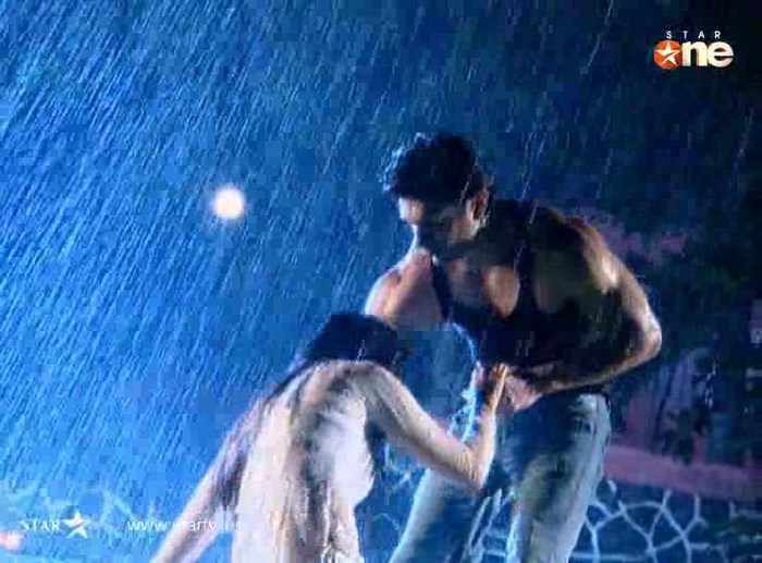 ubwCg - DILL MILL GAYYE KaSh As ArSh Panchgani Rain Scene Caps I