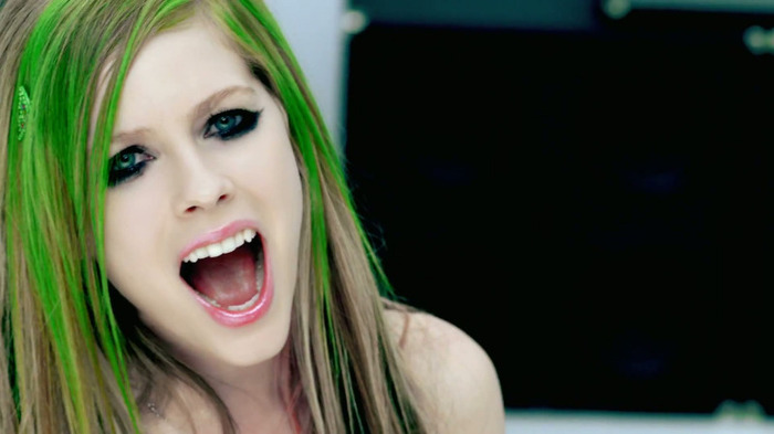 Avril Lavigne - Smile 0944