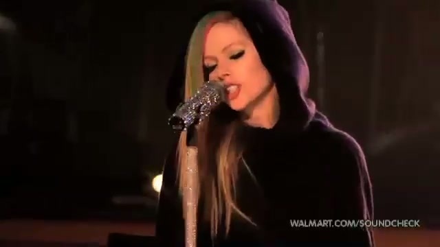 Avril Lavigne-Smile Walmart 0543 - Avril - Lavigne - live - Smile - on - Walmart - part2