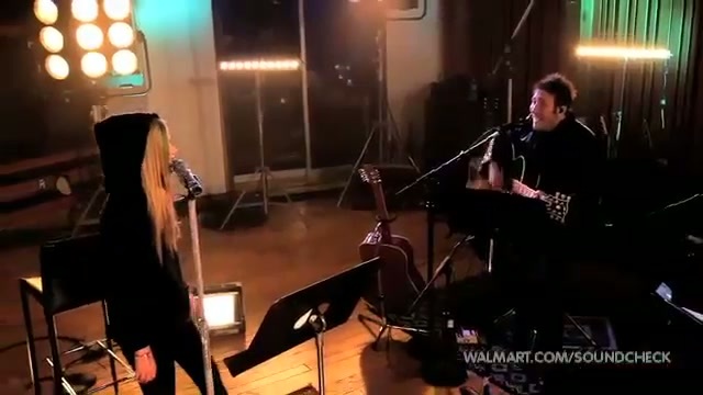 Avril Lavigne-Smile Walmart 0557 - Avril - Lavigne - live - Smile - on - Walmart - part2