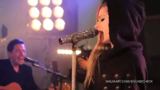 Avril Lavigne-Smile Walmart 0576 - Avril - Lavigne - live - Smile - on - Walmart - part2