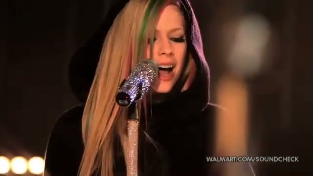 Avril Lavigne-Smile Walmart 0599 - Avril - Lavigne - live - Smile - on - Walmart - part2