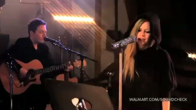 Avril Lavigne-Smile Walmart 0604 - Avril - Lavigne - live - Smile - on - Walmart - part2