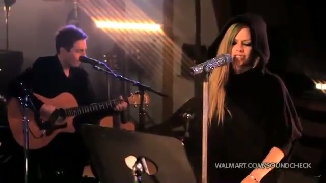 Avril Lavigne-Smile Walmart 0610 - Avril - Lavigne - live - Smile - on - Walmart - part2