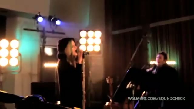 Avril Lavigne-Smile Walmart 0888