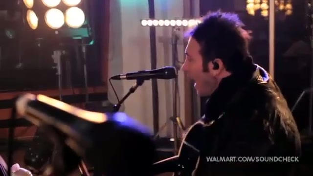 Avril Lavigne-Smile Walmart 0913 - Avril - Lavigne - live - Smile - on - Walmart - part2