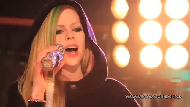 Avril Lavigne-Smile Walmart 0918 - Avril - Lavigne - live - Smile - on - Walmart - part2