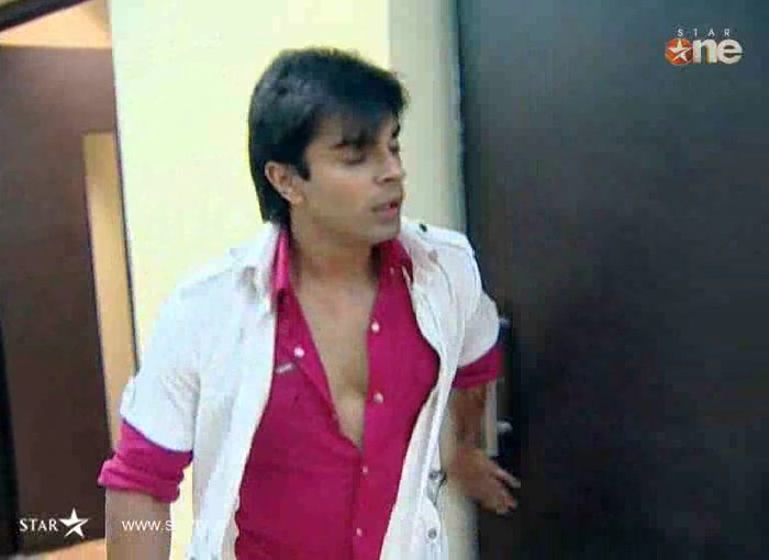 2 (74) - DILL MILL GAYYE KaSh As Arsh Hospital Scene