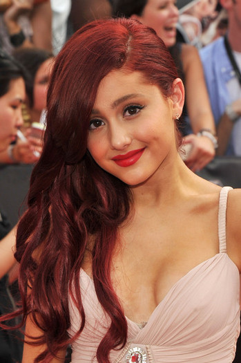 Ariana+Grande+Harry+Potter+Deathly+Hallows+__hxXEhLntql - Ariana Grande