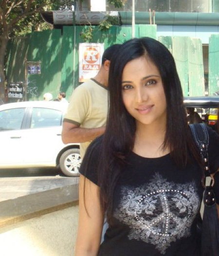 34861_142441762437420_141600485854881_458360_5414621_n - Shilpa Anand