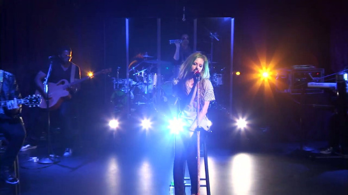 Avril Lavigne - What The Hell (AOL Sessions) 0538