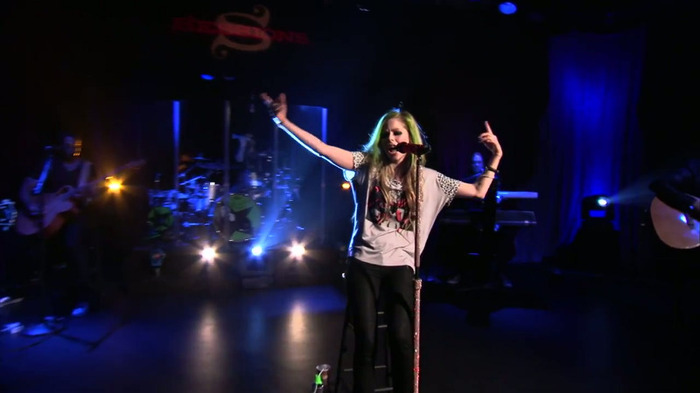 Avril Lavigne - What The Hell (AOL Sessions) 0576