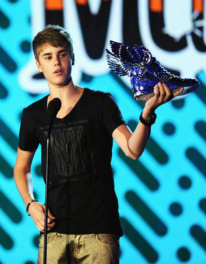 Justin+Bieber+2011+VH1+Something+Awards+Show+OPSgtIxnORNl - Justin Bieber