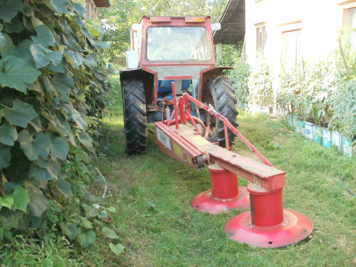 Tractor cu cositoare