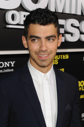 Joe+Jonas+Premiere+Columbia+Pictures+30+Minutes+_8G-P8auP3Al