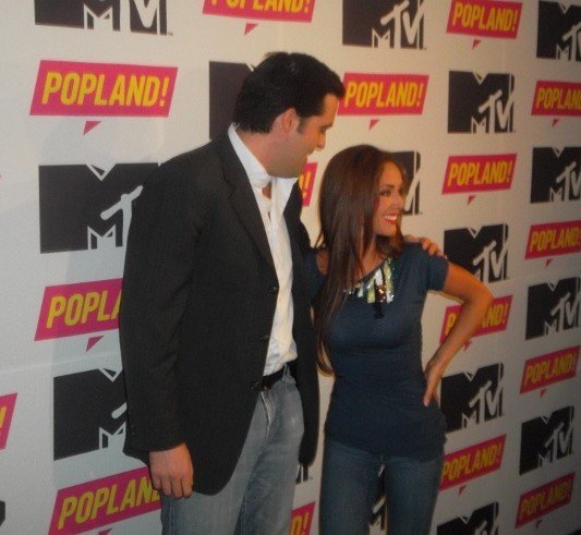 301625_268517579827953_147912375221808_1173621_950572_n - 0 Anahi en la conferencia de MTV popland