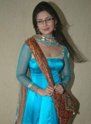 293433_10150298488051880_37941796879_7778741_7957800_n - divyanka tripathi 2011 2