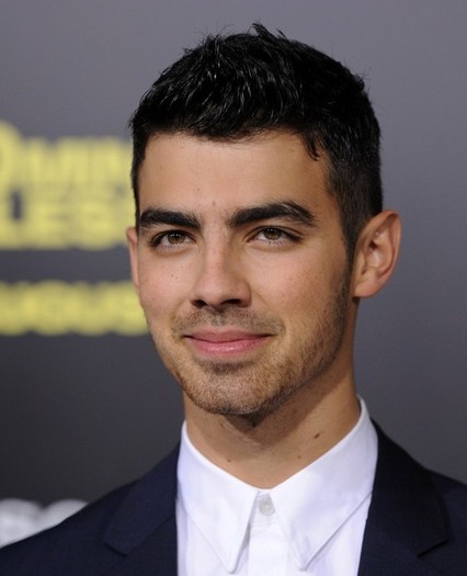 Joe+Jonas+30+Minutes+Less+World+Premiere+y_LFrjdsNhBl