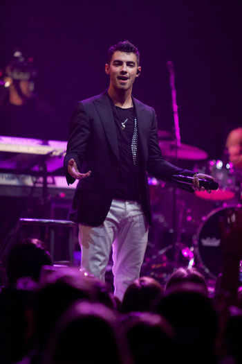 Joe+Jonas+MTV+Concert+Benefit+Lifebeat+D--dUIc8HHJl