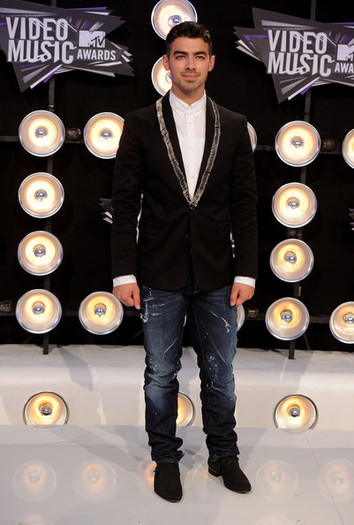 Joe+Jonas+2011+MTV+Video+Music+Awards+Arrivals+H1PA17lt3lLl