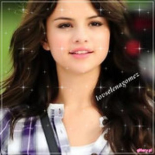 4 - Selena Gomez 000