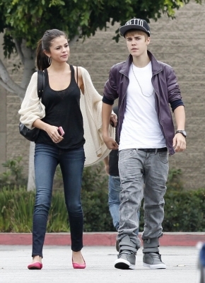  - 2011 Walking In Los Angeles With Selena Gomez - September 16